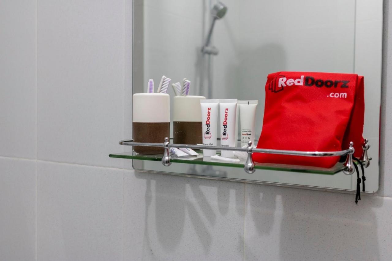 Reddoorz @ Losari Area 2 2*